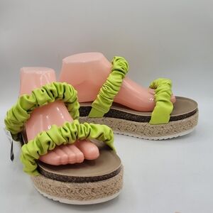 *NEW* Torrid lime green 2.25" inch platform sandal size 8.5 WIDE WIDTH new
